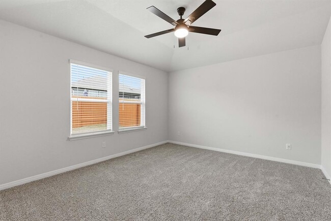 Building Photo - 825 Sun Grv Trl