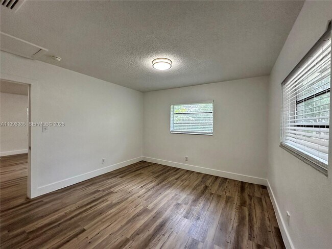 Building Photo - 3315 SW 15th Ave