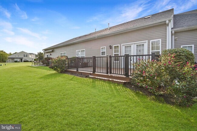 Building Photo - 102 Peregrine Ln