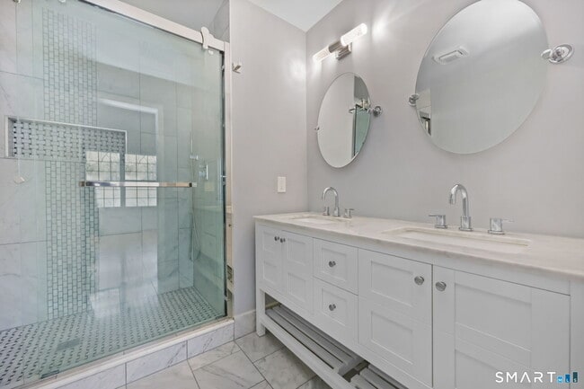 Building Photo - 132 Hope St