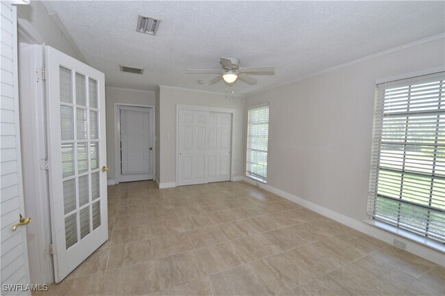Building Photo - 3461 Lakeview Dr