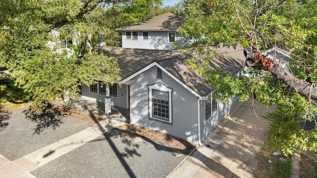 Building Photo - 1206 W 22 1/2 St