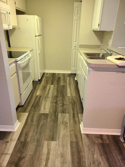Building Photo - 8933 Manor Loop