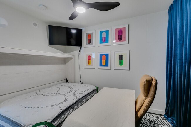 Building Photo - 4471 Dean Martin Dr