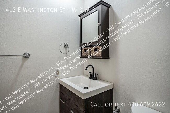 Building Photo - 413 E Washington St