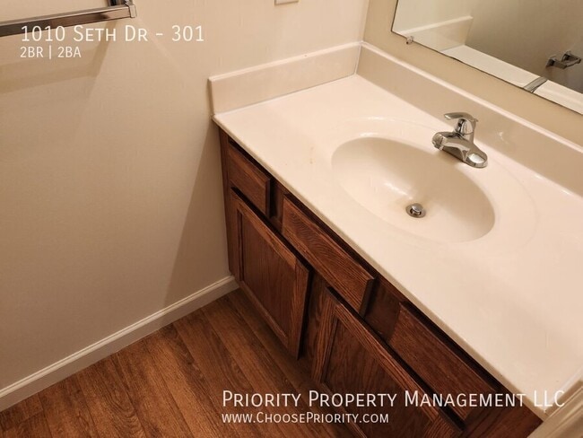 Building Photo - 1010 Seth Dr