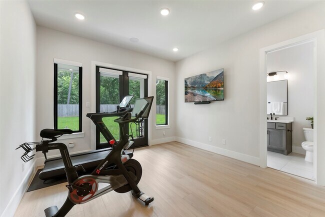 Building Photo - 2118 Bennet Ct