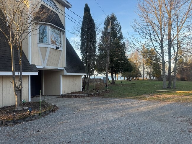 Building Photo - Renovated Spectacular Lakefront Carriage H...