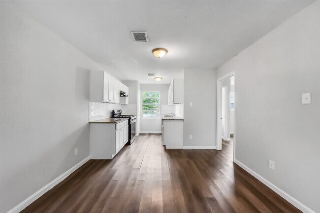 Building Photo - 10987 Fairland Dr