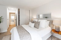 Building Photo - Convenient location to I-280/101 for a qui...