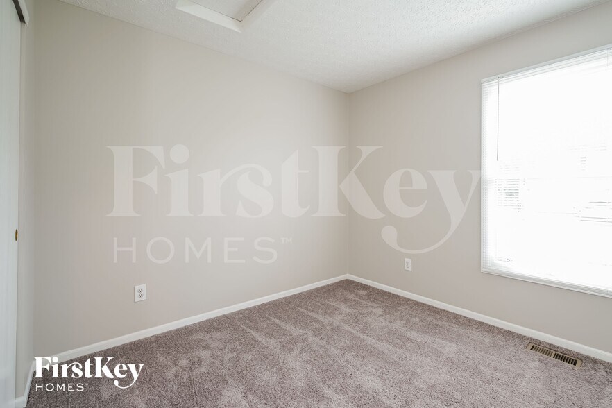 Building Photo - 7127 Emerald Tree Dr