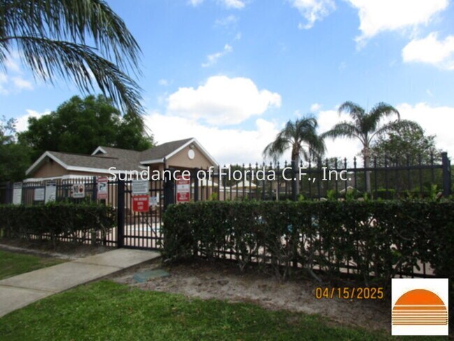 Building Photo - Amazing Location!