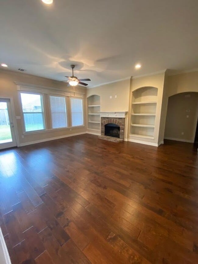 Building Photo - ****LEGACY***