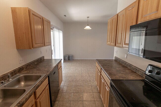 Building Photo - 1621 Citadel Dr