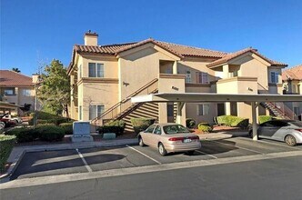 Building Photo - 3 bedroom/ 2 bath condo A Must See