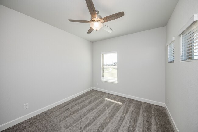 Building Photo - 29819 Breezy Pnes Lp