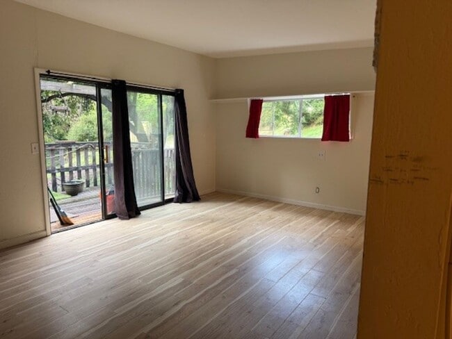 Building Photo - 3-Bedroom, 1-Bathroom Home on 2 Acres in Aptos