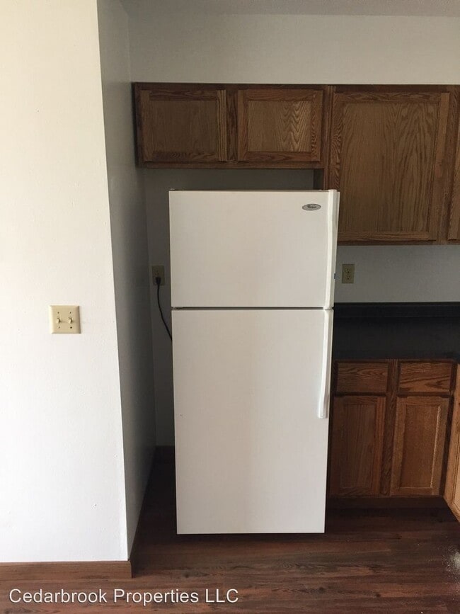 Building Photo - 2 br, 1 bath Apartment - 425 6th Ave S