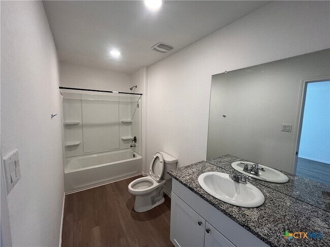 Building Photo - 10646 Vinateros Dr