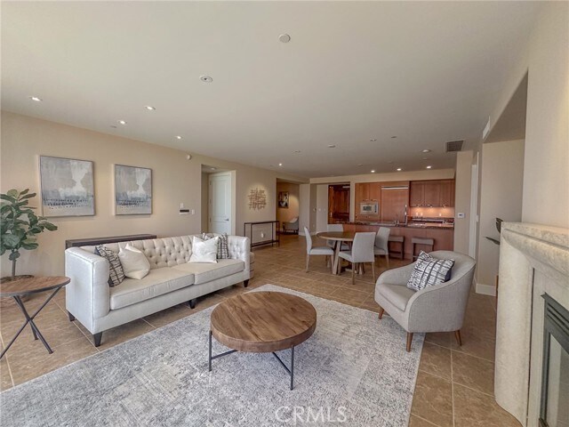 Building Photo - 5068 Scholarship