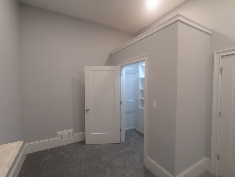 Building Photo - 35 Clinton Ave