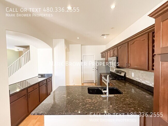 Building Photo - 2150 E Sunland Ave