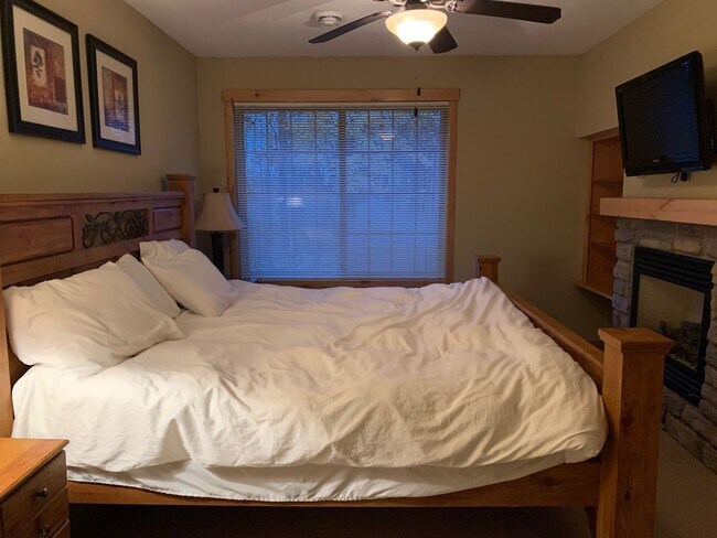 Building Photo - Short Term Winter Rental - 3 Bed / 5 Bath ...