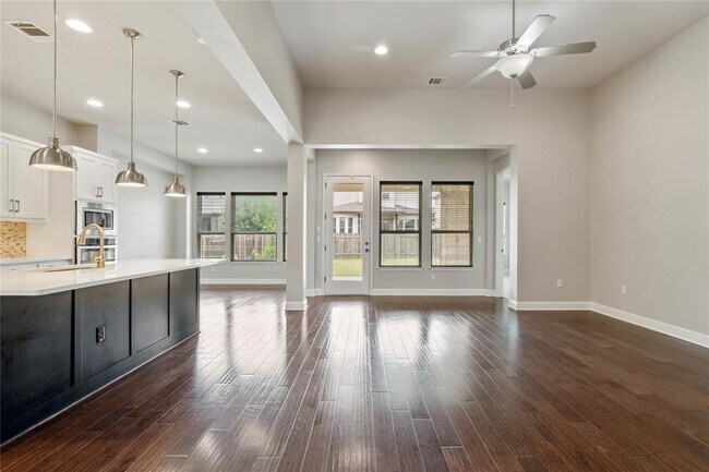 Building Photo - 5009 Mandevilla Dr