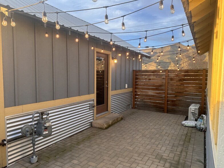 Building Photo - 617 Fair St