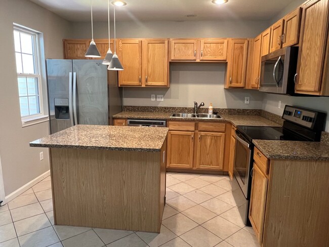 Building Photo - Townhouse in Townes at Buckwalter