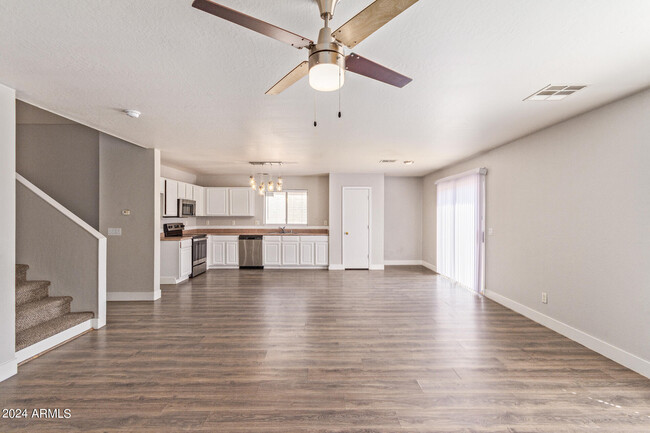 Building Photo - 1009 S 239th Dr