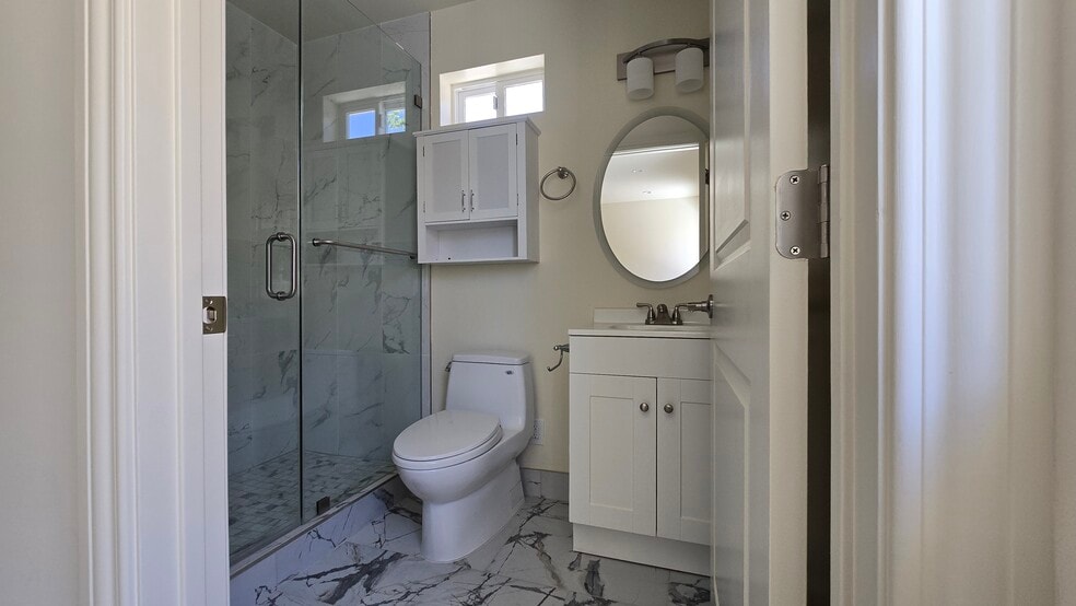 Building Photo - 10931 Hayvenhurst Ave