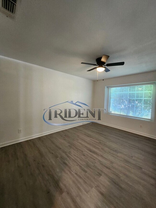 Building Photo - 3 bedroom, 2 bath house