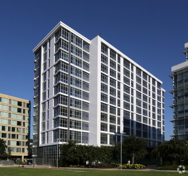 Sky House West - The Lex at Waterfront