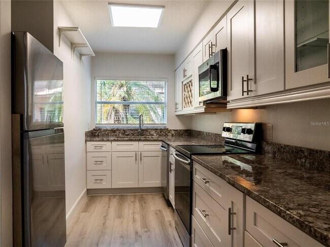 Building Photo - 517 S Summerlin Ave