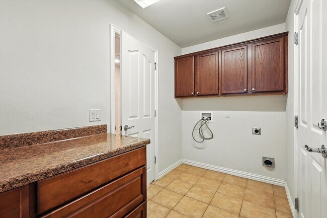 Building Photo - 10000 La Jolla Way