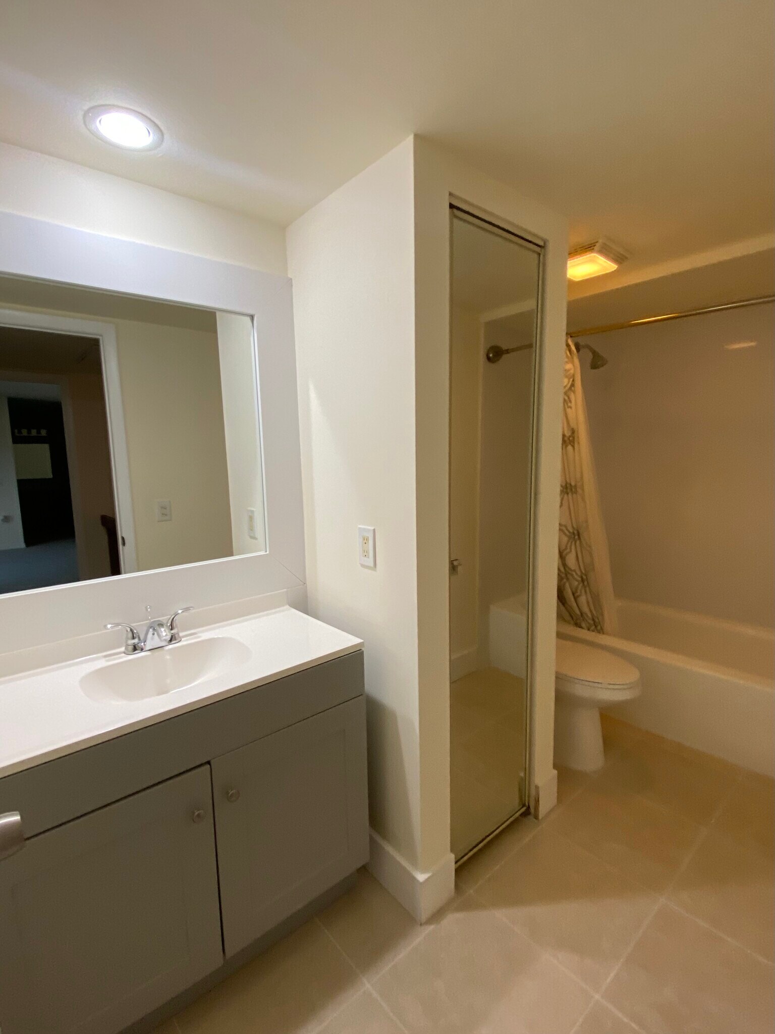 Building Photo - 1116 11th Ln