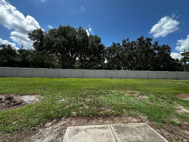 Building Photo - 4228 Oak Loop