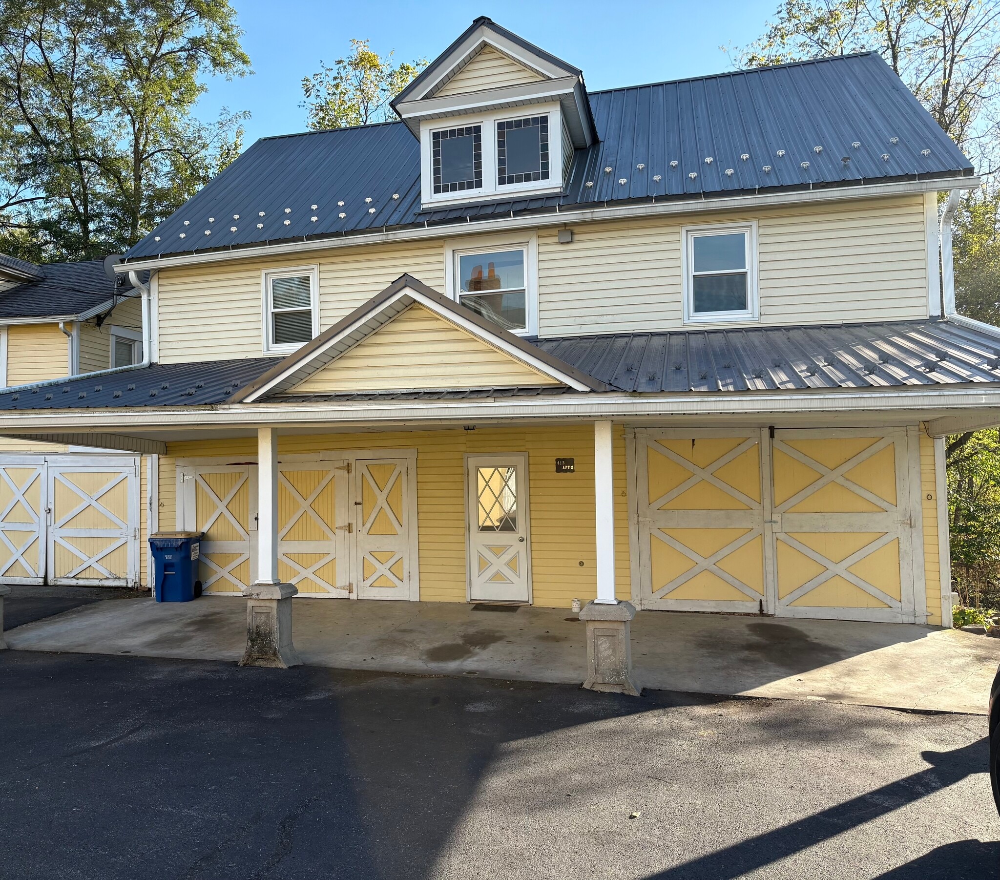 Building Photo - 412 Main St