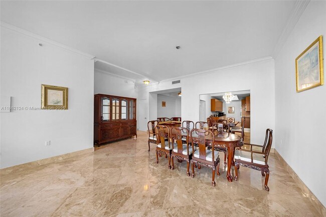 Building Photo - 704 N Ocean Blvd