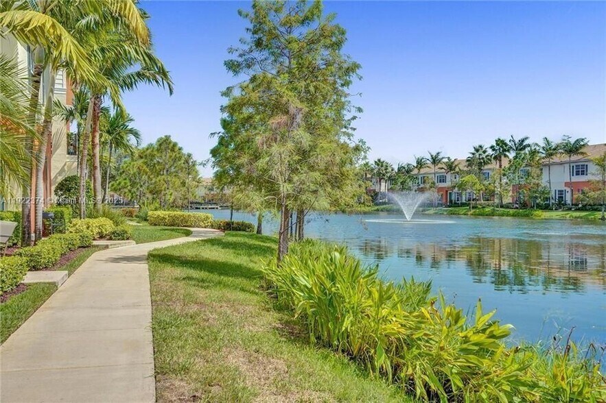 Building Photo - 256 SW 6th Ct