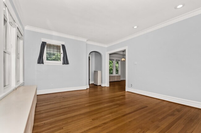 Building Photo - 7457 N Maplewood Ave