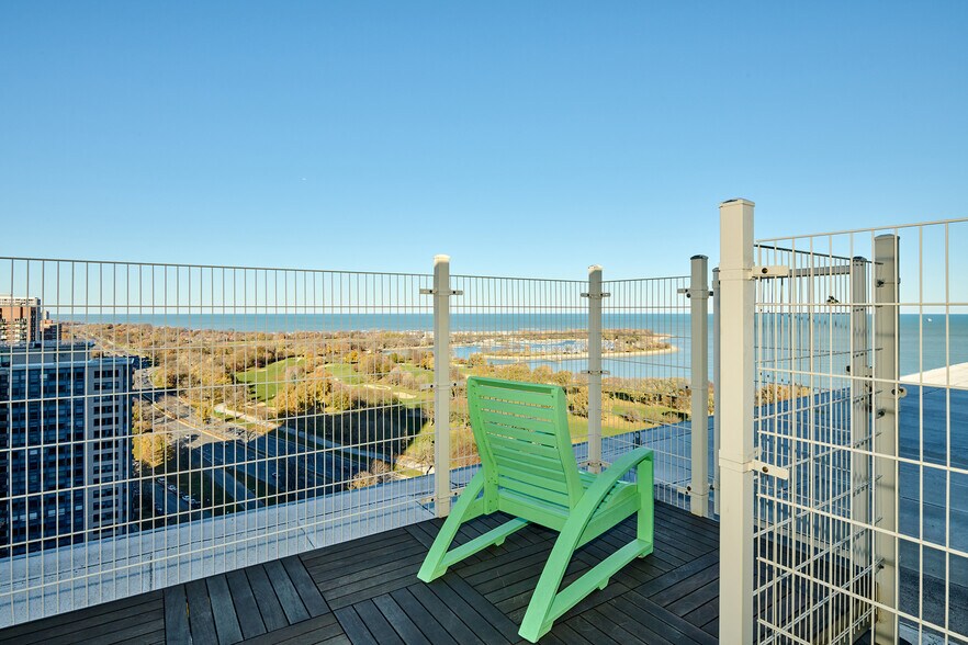 Building Photo - 3950 N Lake Shore Dr