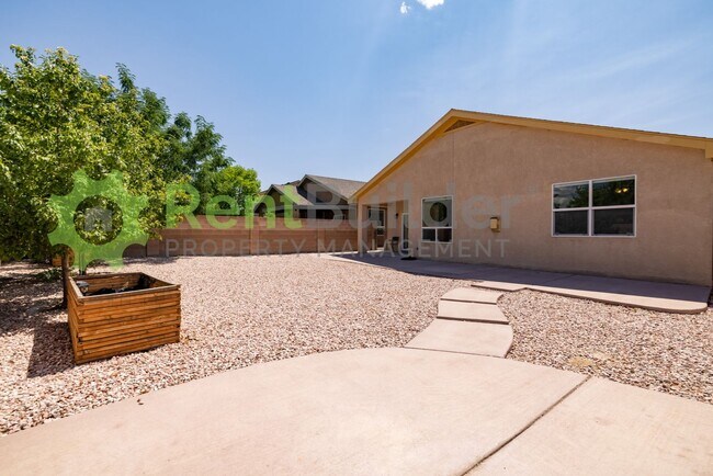 Building Photo - CALL US TODAY AT (505) 808-6467 TO SCHEDUL...