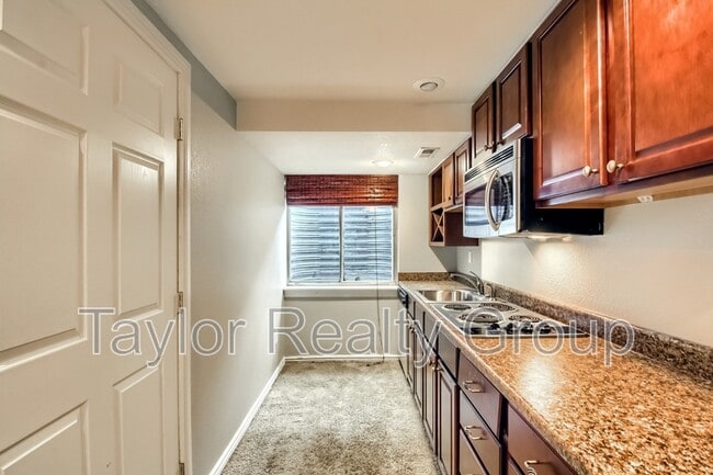 Building Photo - 13460 Vine St