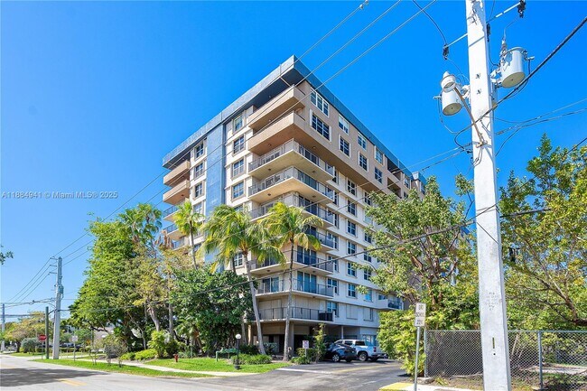 Building Photo - 1625 SE 10th Ave