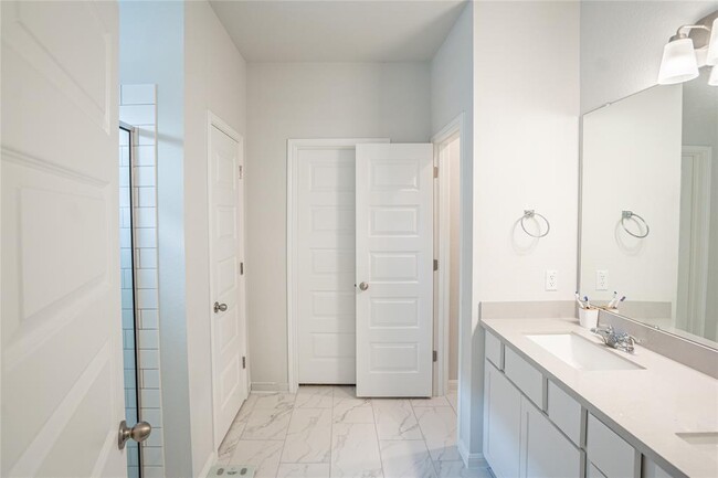 Building Photo - 301 Elm Br Trl