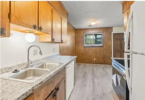 Building Photo - 504 Mimi Ln