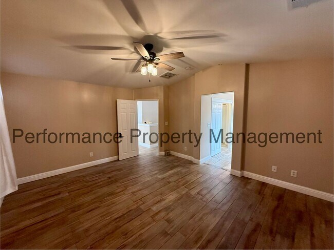 Building Photo - Spacious 5 Bed/3 Bath + Office in SW Bakersfield w/ RBP & $0 Deposit Option