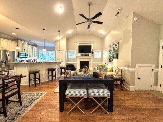 Building Photo - Stunning Home with an Upstairs Apartment or In-law Suite
